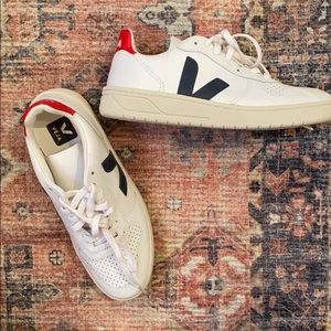 Veja V-10 sneakers size 38
